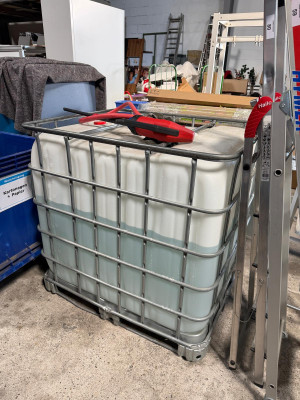 1 IBC Container (Inhalt ca. 675 l) – kavel bij Schwarzfischer Auktionen, Ich