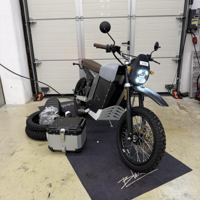 1 Elektromotorrad Black Tea – kavel bij Schwarzfischer Auktionen, Frage