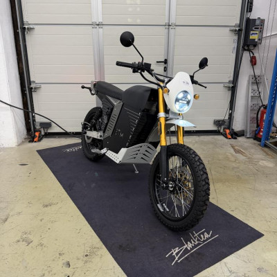 1 Elektromotorrad Black Tea – kavel bij Schwarzfischer Auktionen, Frage