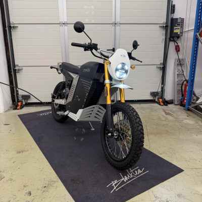 1 Elektromotorrad Black Tea – kavel bij Schwarzfischer Auktionen, Frage