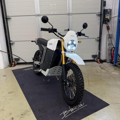 1 Elektromotorrad Black Tea – kavel bij Schwarzfischer Auktionen, Frage