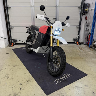 1 Elektromotorrad Black Tea – kavel bij Schwarzfischer Auktionen, Frage