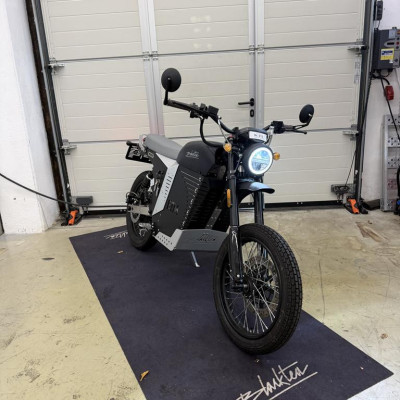 1 Elektromotorrad Black Tea – kavel bij Schwarzfischer Auktionen, Frage