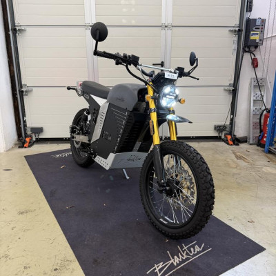 1 Elektromotorrad Black Tea – kavel bij Schwarzfischer Auktionen, Frage