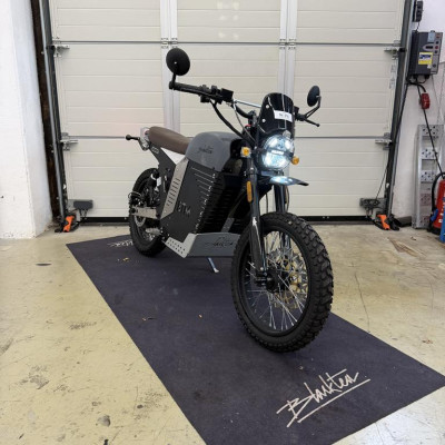 1 Elektromotorrad Black Tea – kavel bij Schwarzfischer Auktionen, Frage