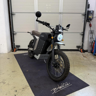 1 Elektromotorrad Black Tea – kavel bij Schwarzfischer Auktionen, Frage