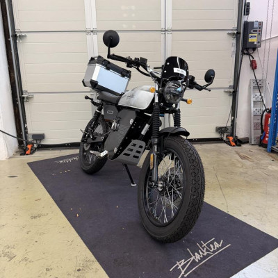 1 Elektromotorrad Black Tea – kavel bij Schwarzfischer Auktionen, Frage
